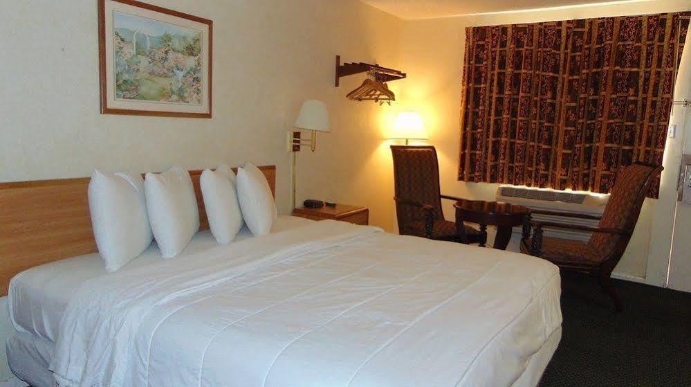 Oceanside Lodge Marmora Eksteriør billede